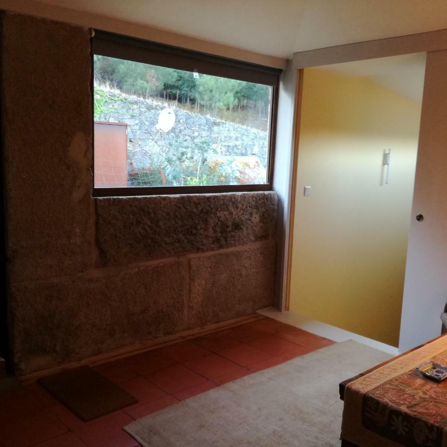 Casa Na Quinta De Valinhas Apartment Vitorino dos Piães Exterior foto